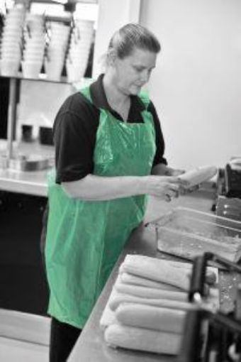 Picture of x200 ROLL DISPOSABLE APRON 27x42" - GREEN